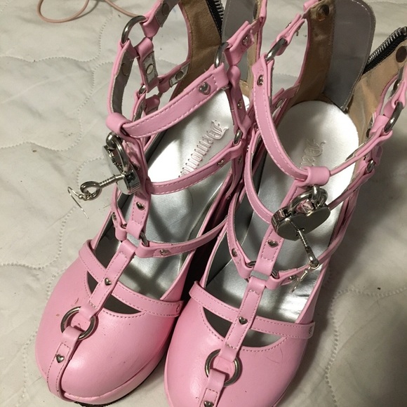 demonia heart key earrings - Picture 4 of 4